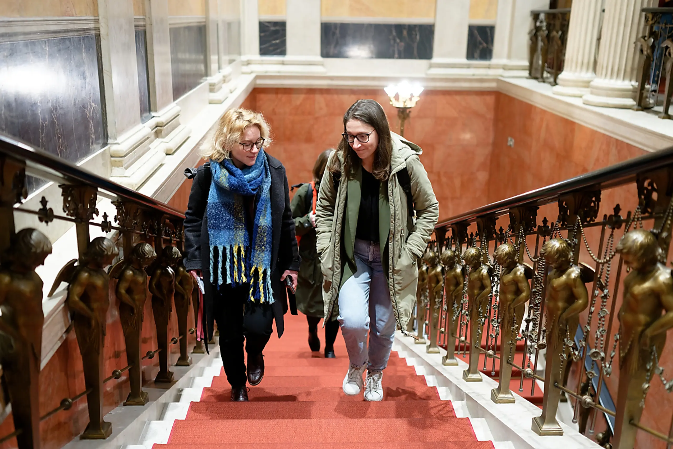 Die neue Frauenministerin am Weg in die Regierung