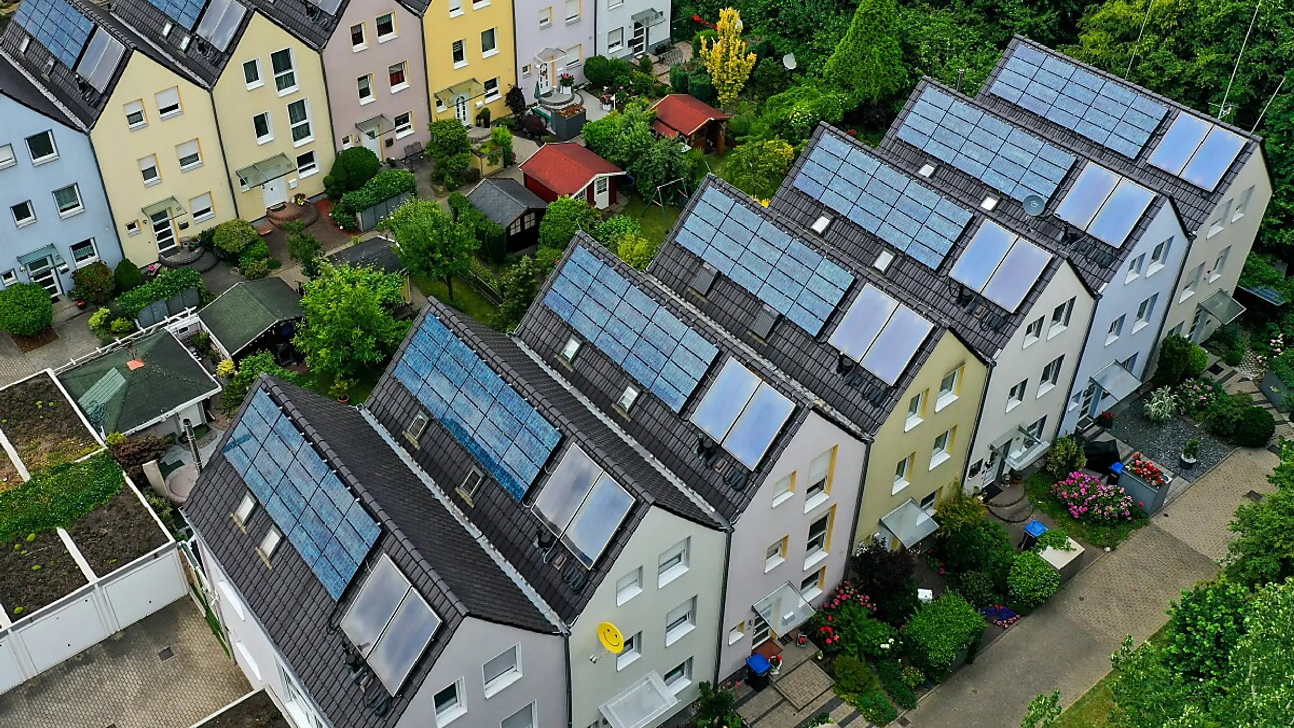 Solaranlagen auf Dächern prägen immer mehr das Stadtbild