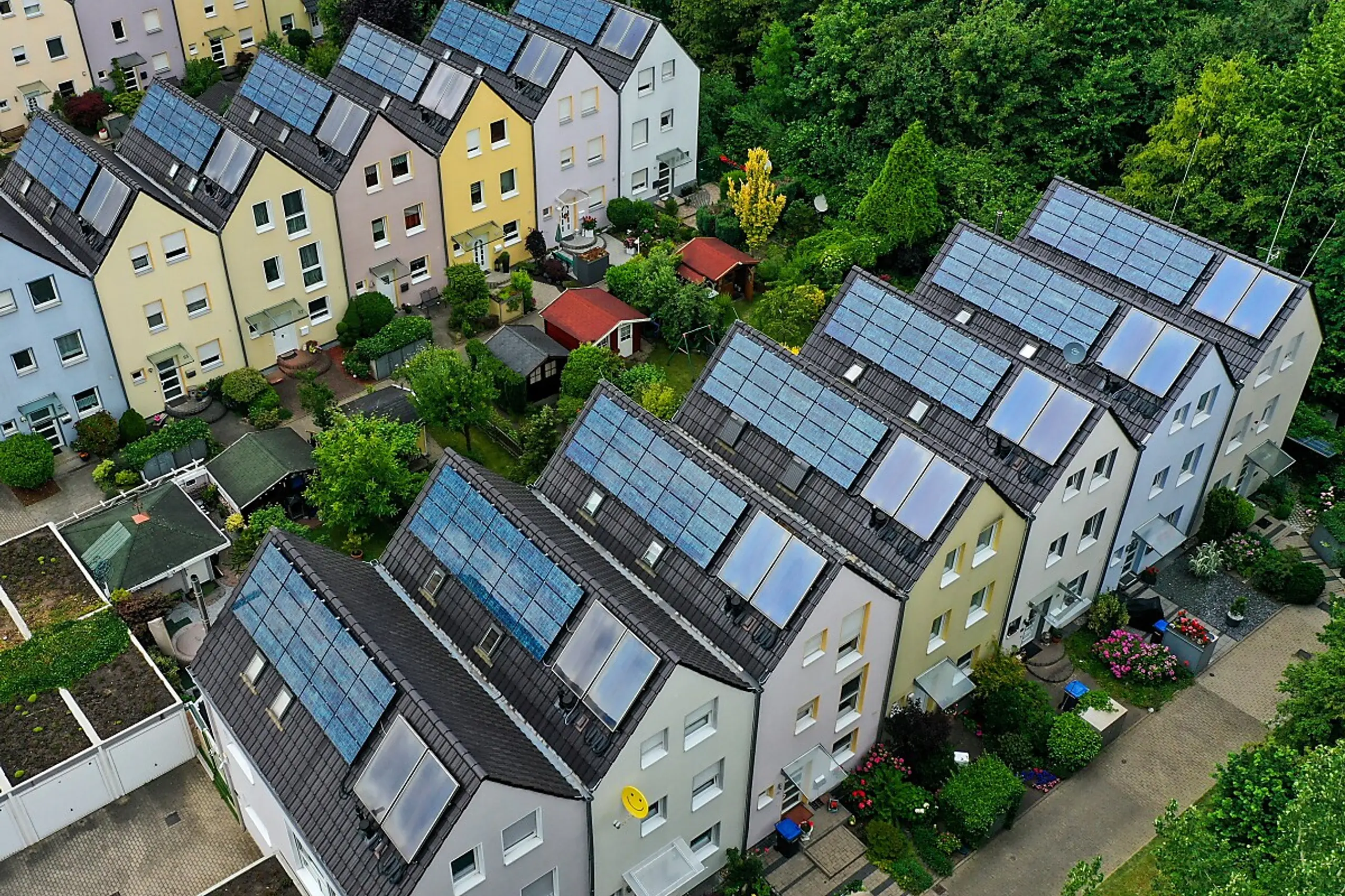 Solaranlagen auf Dächern prägen immer mehr das Stadtbild