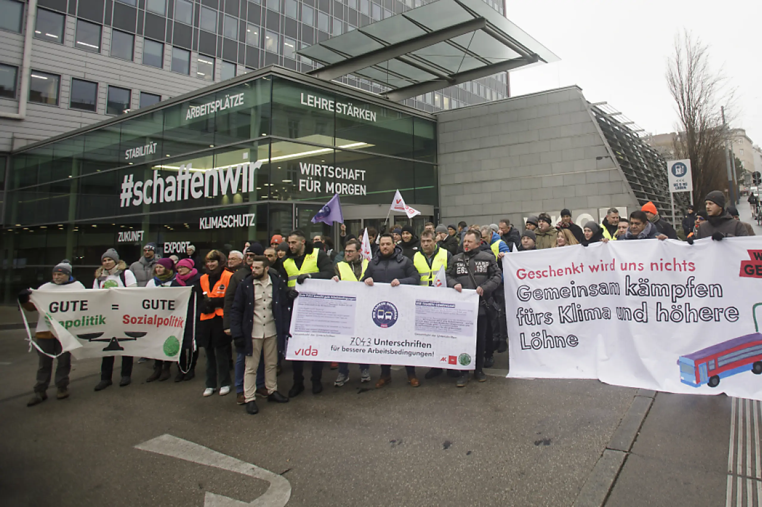 Buslenker haben mehrfach für bessere Arbeitsbedingungen protestiert