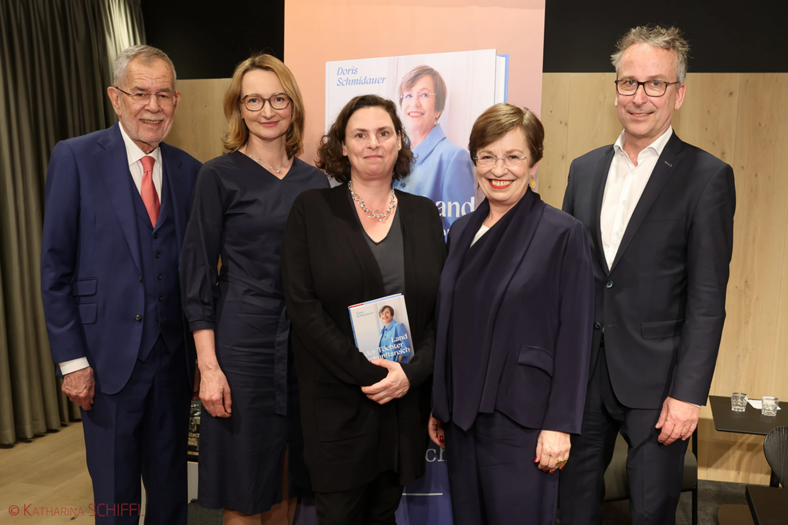 „Land der Töchter – zukunftsreich“: Doris Schmidauer präsentiert ihre Autobiografie