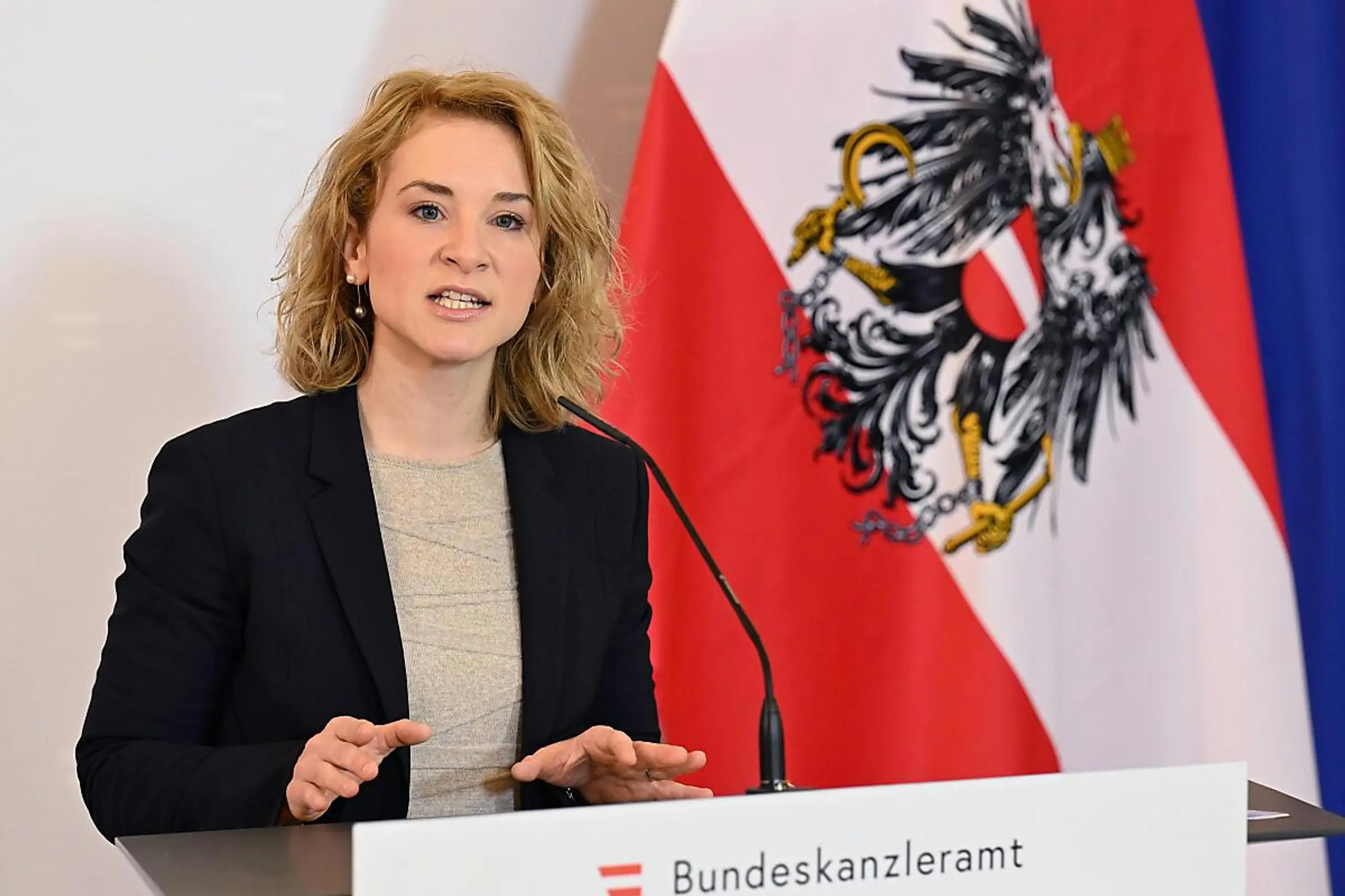 Neue Ministerin an der Arbeit