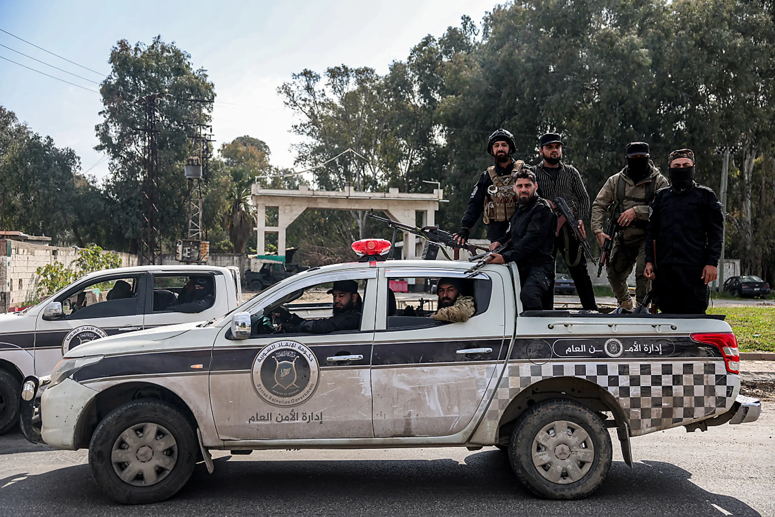 Kräfte der neuen Staatsführung auf Patrouille in Latakia