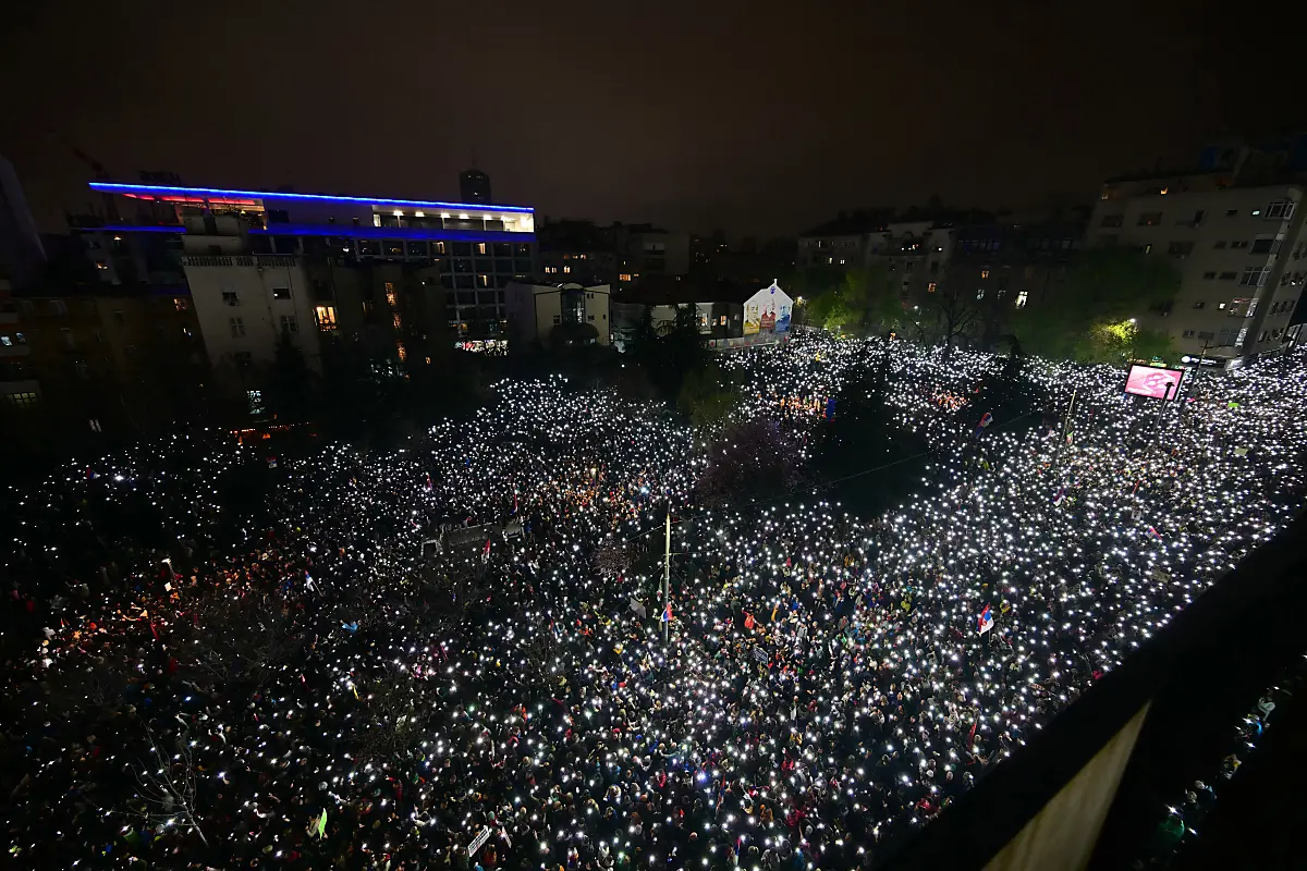 Hunderttausende strömten am Samstag in Belgrad zu Protest gegen Vucic
