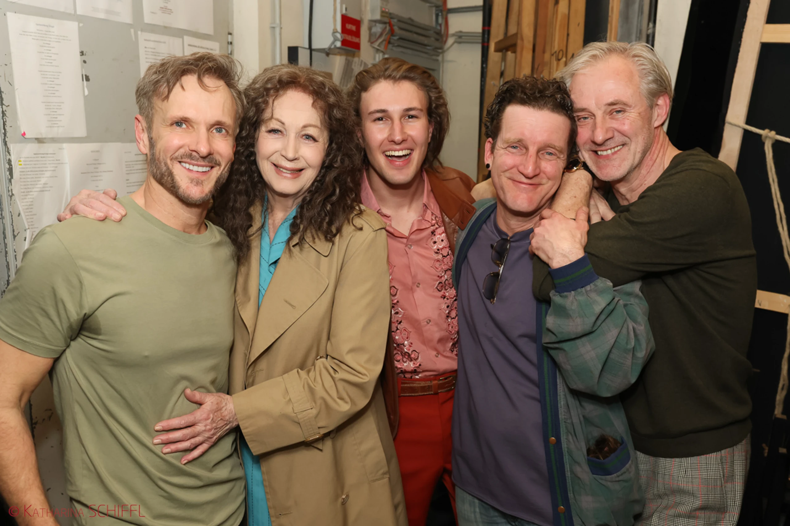 7,5-stündige Aufführung: „Das Vermächtnis“ feierte erfolgreichen Theater-Marathon in der Josefstadt