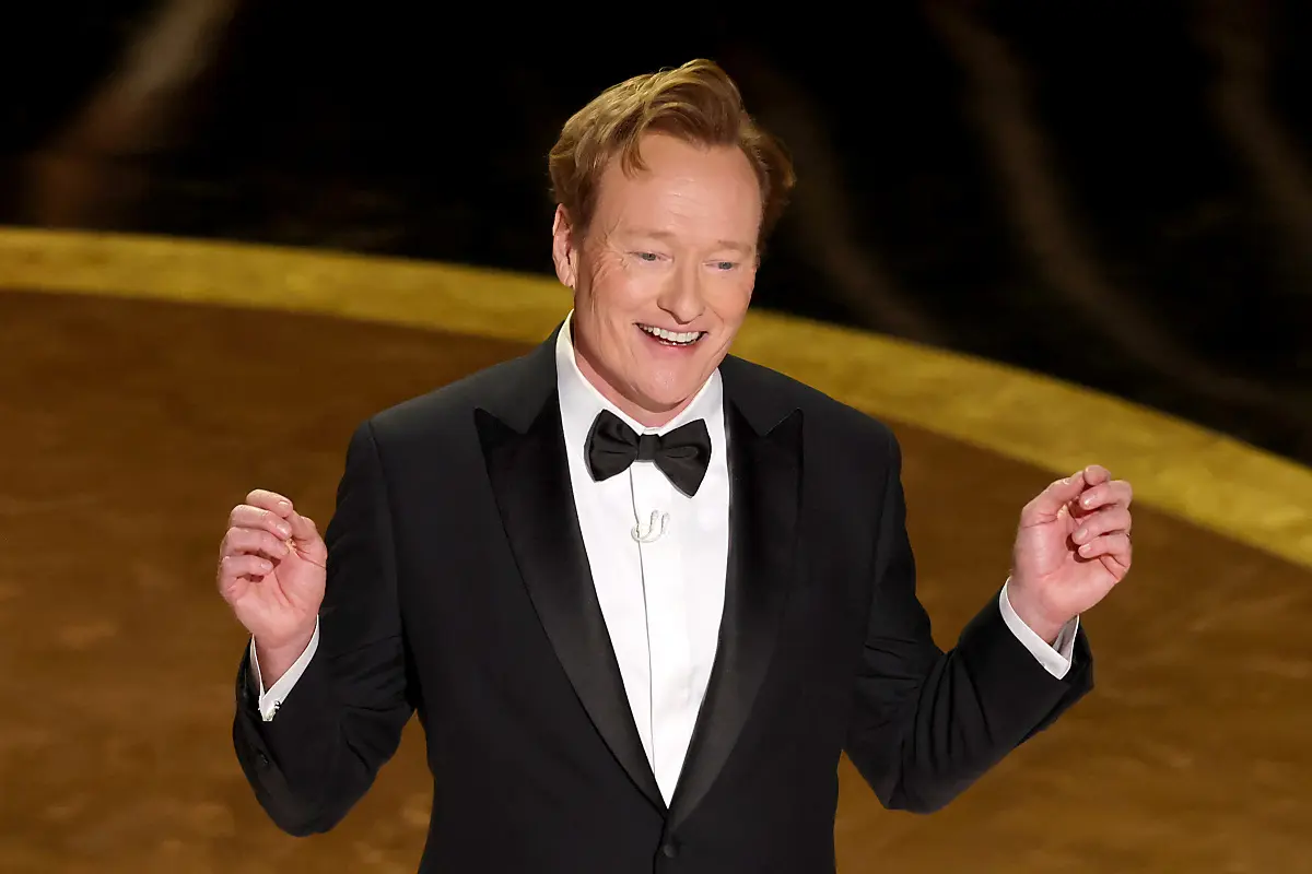 Conan O'Brien darf auch 2026 wieder ran
