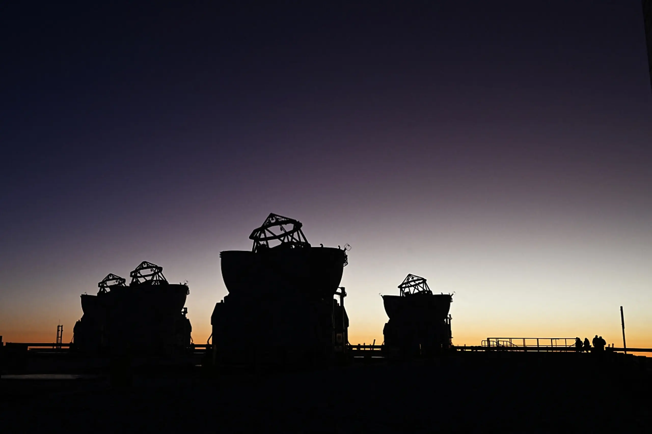 VLT-Teleskope auf den Hügeln von Paranal in Chile