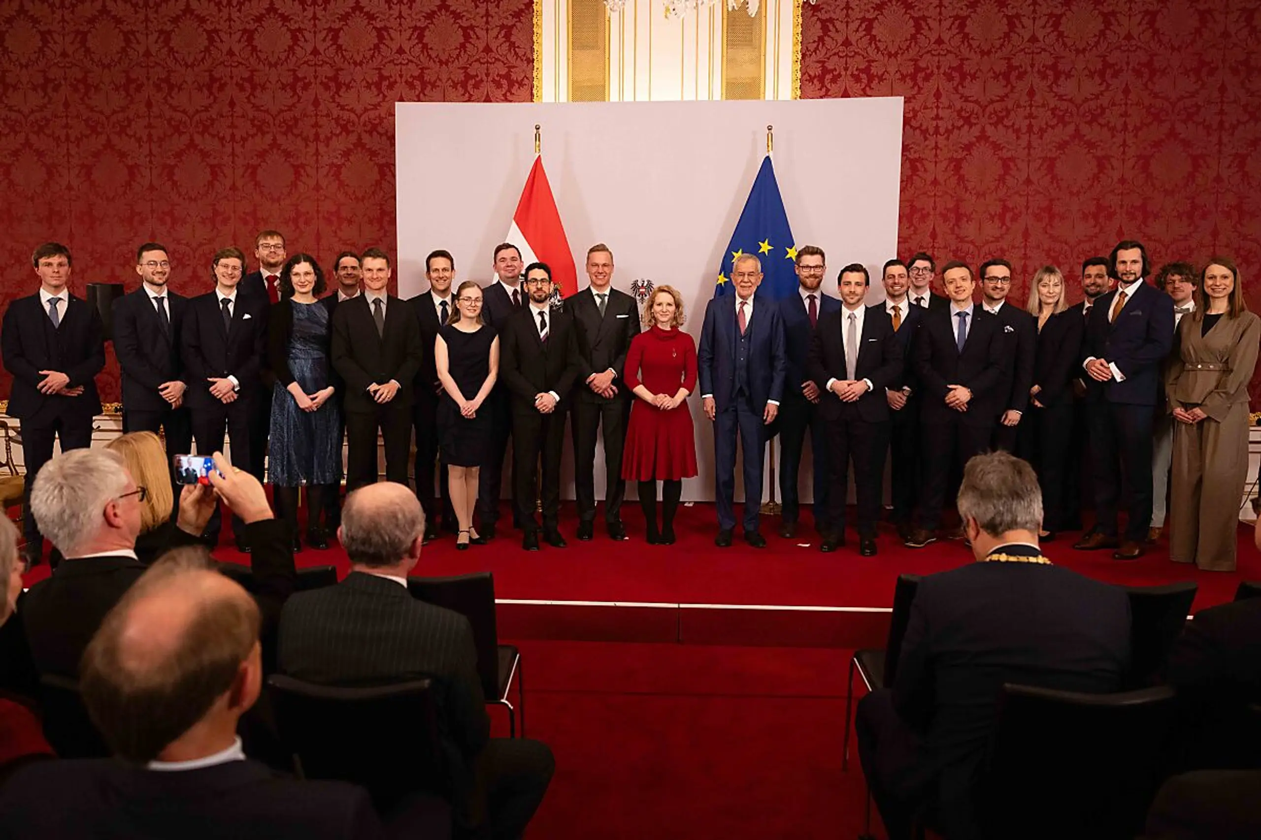 Bundespräsident Alexander Van der Bellen mit den Ausgezeichneten