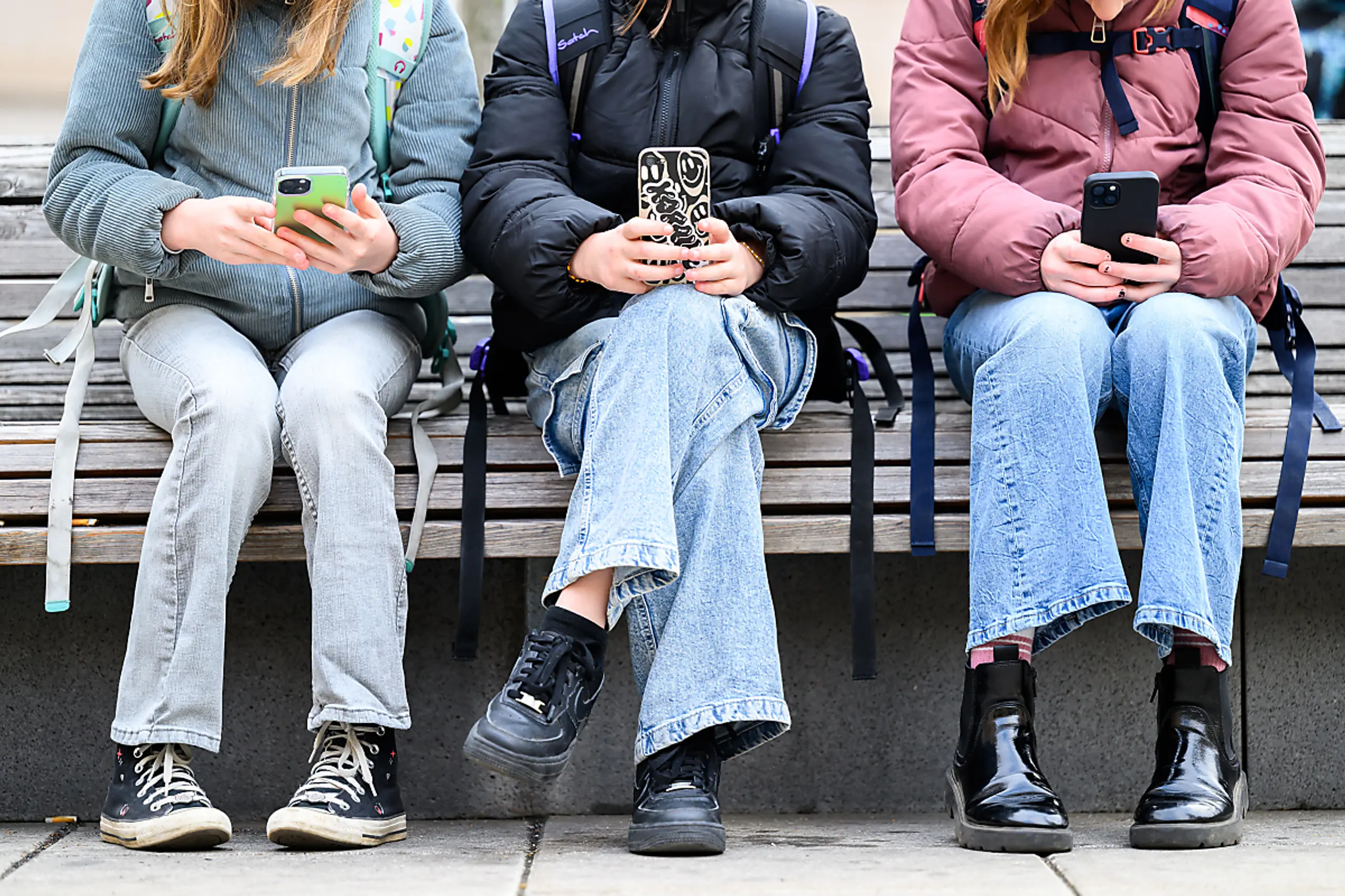 In den Schulen muss das Handy bei den Jüngeren ab 1. Mai weg