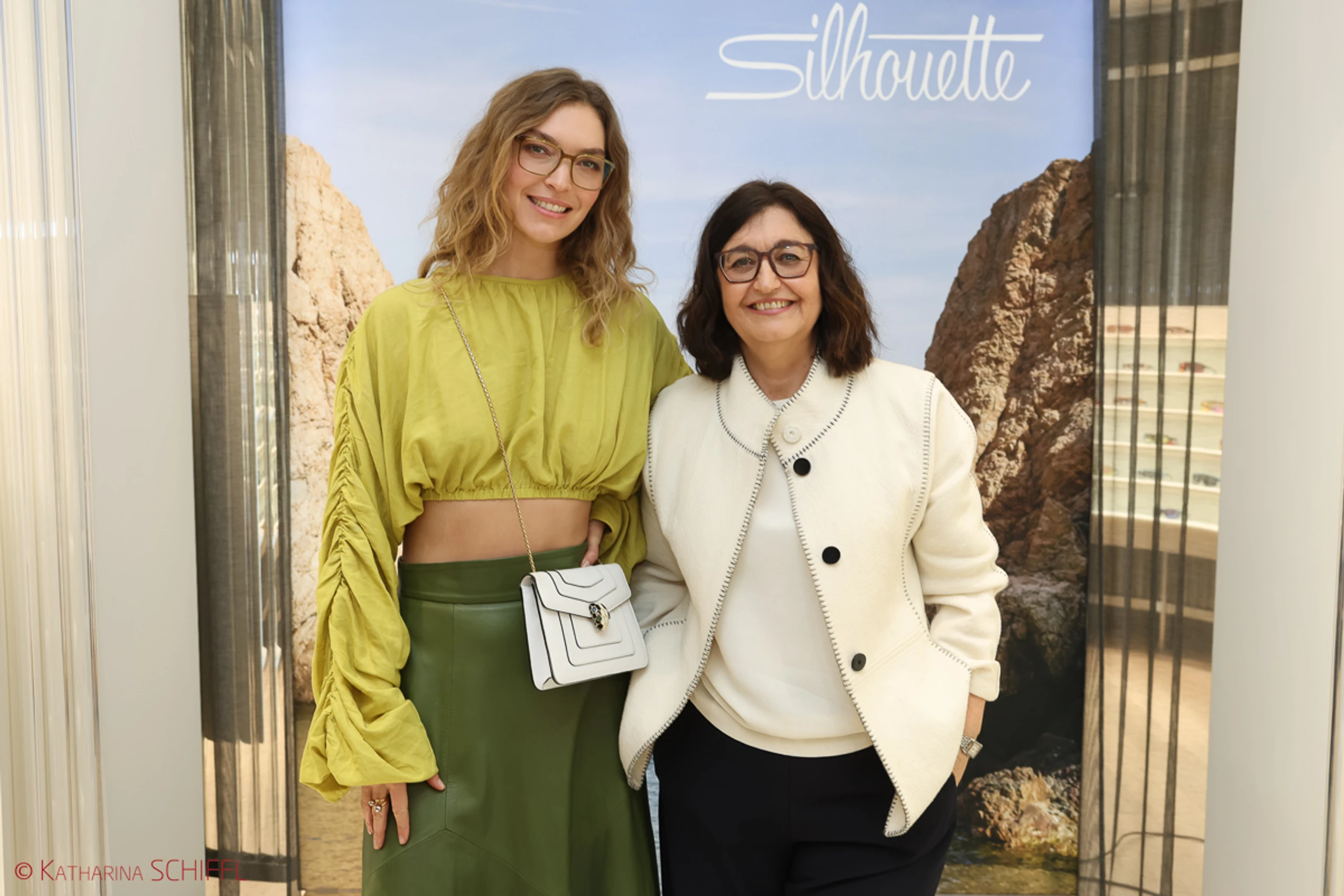 Silhouette präsentiert nachhaltige CLEAR SKY Kollektion mit Arizona Muse