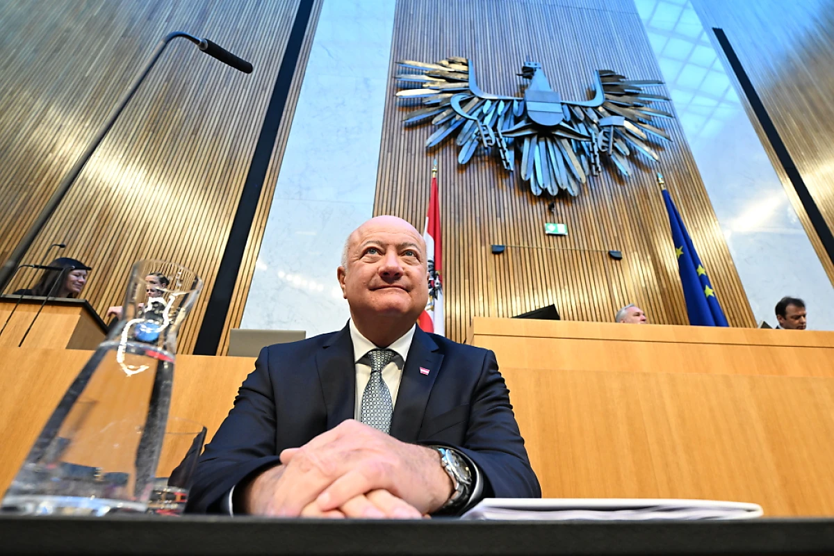 Christian Stocker wird im Nationalrat befragt