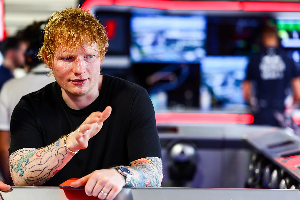 Frau von Ed Sheeran hält ihn am Boden