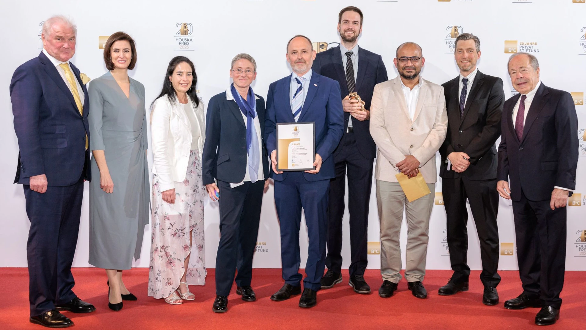Elektro-Revolution aus Österreich: AIT gewinnt Houskapreis mit Schnellladeprojekt „Medusa“