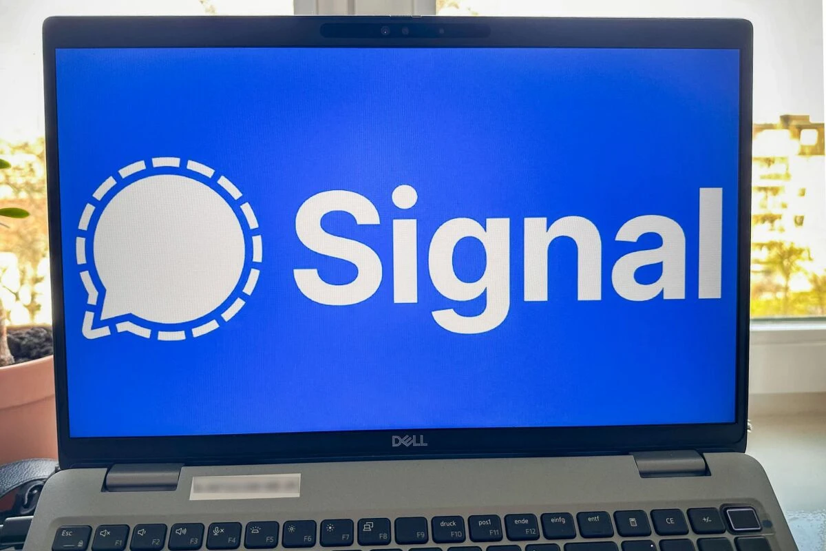Signal in der Desktop-Version auf einem Laptop