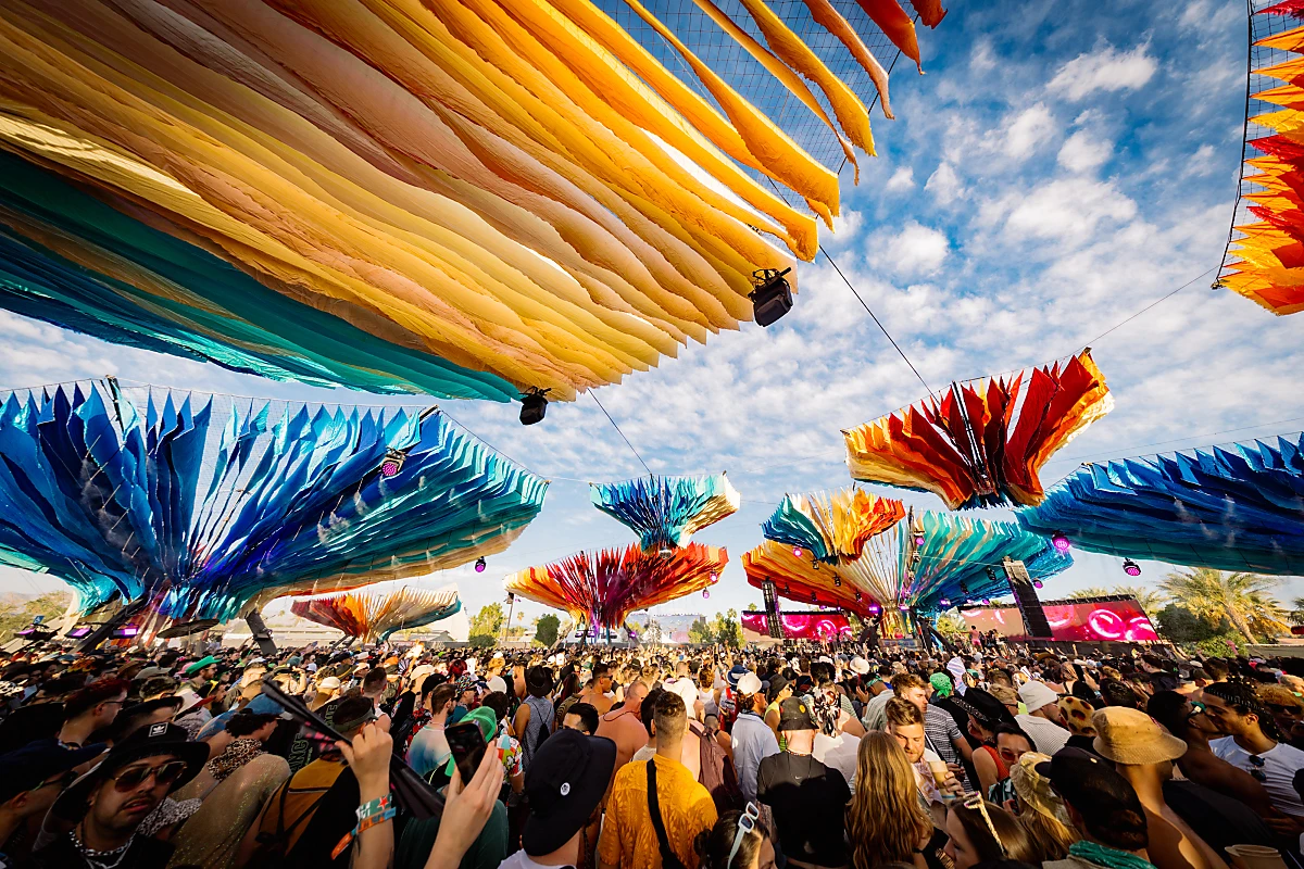Buntes Treiben beim Coachella-Festival in Kalifornien