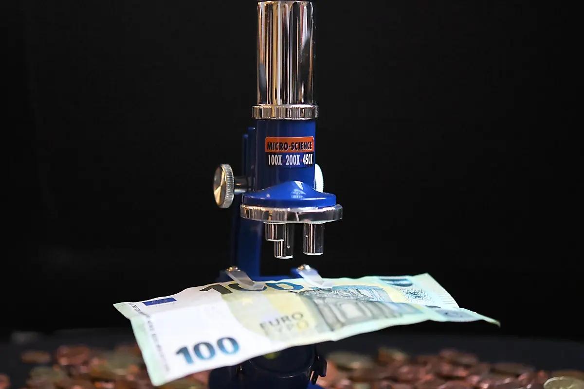 Die ÖAW hat erneut mit je 5.000 Euro dotierte Stipendien für Wissenschaftsjournalismus vergeben