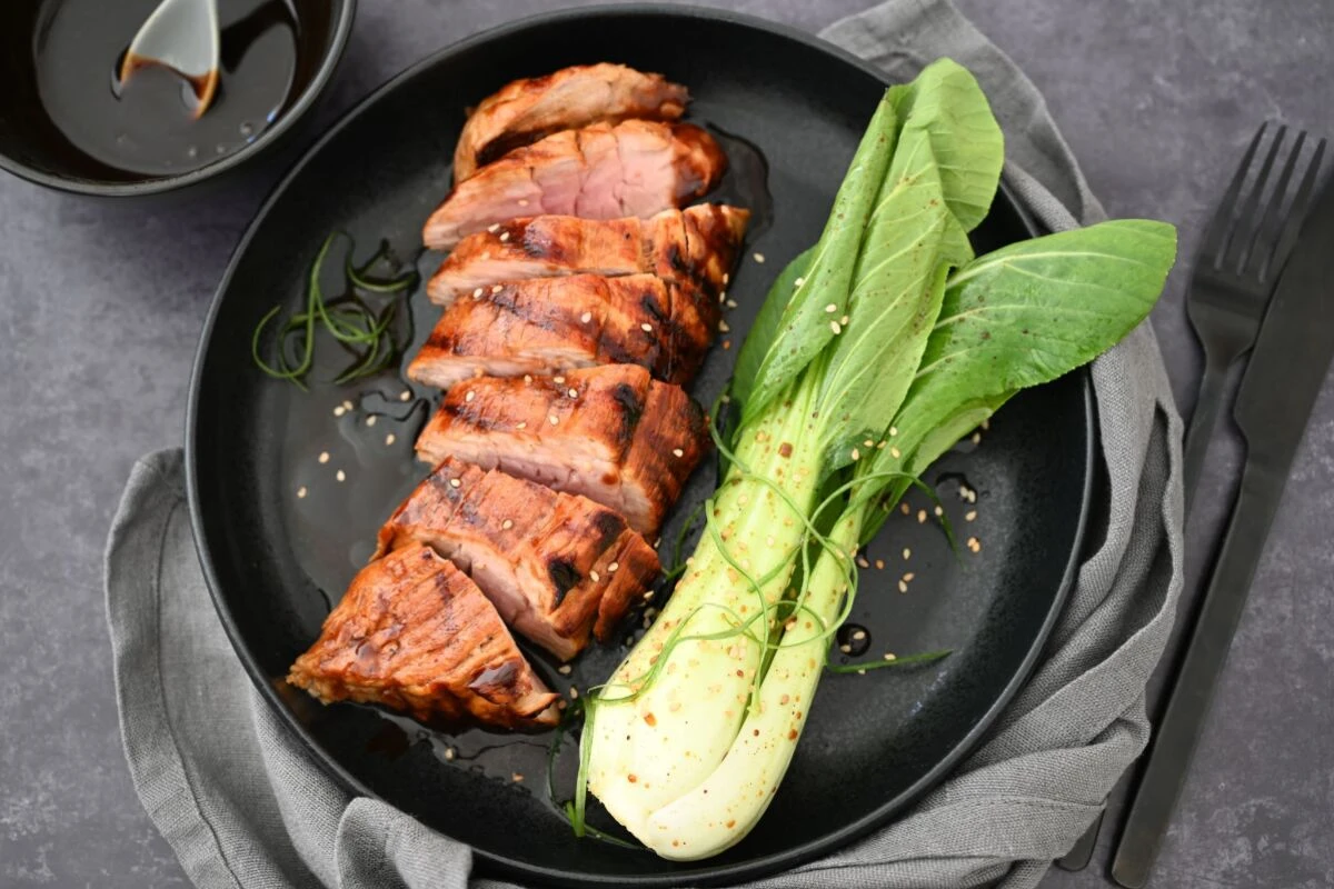 Glasiertes Schweinefilet mit Pak Choi