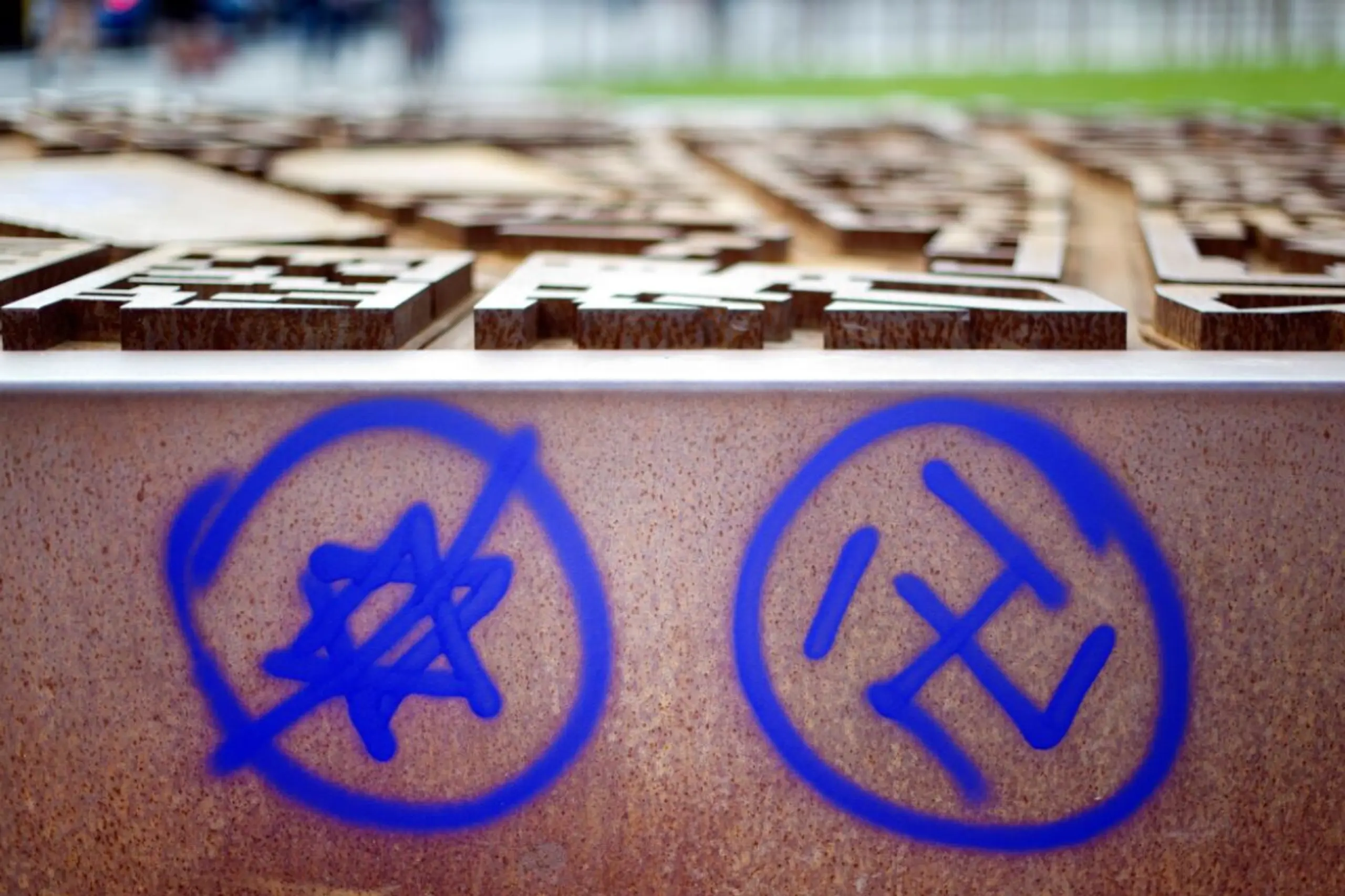 Forscher: Antisemitische Verschwörungserzählungen rasch reaktivierbar