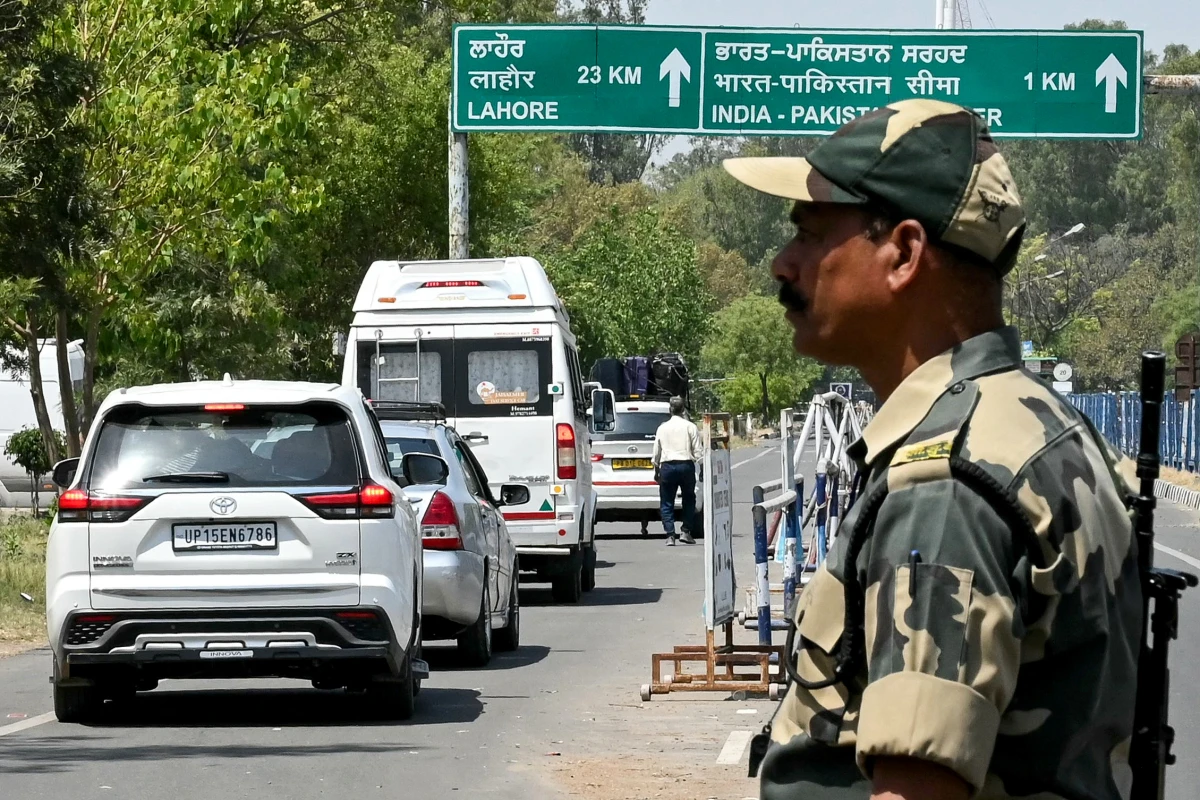 Indische Grenzsoldaten an pakistanischer Grenze