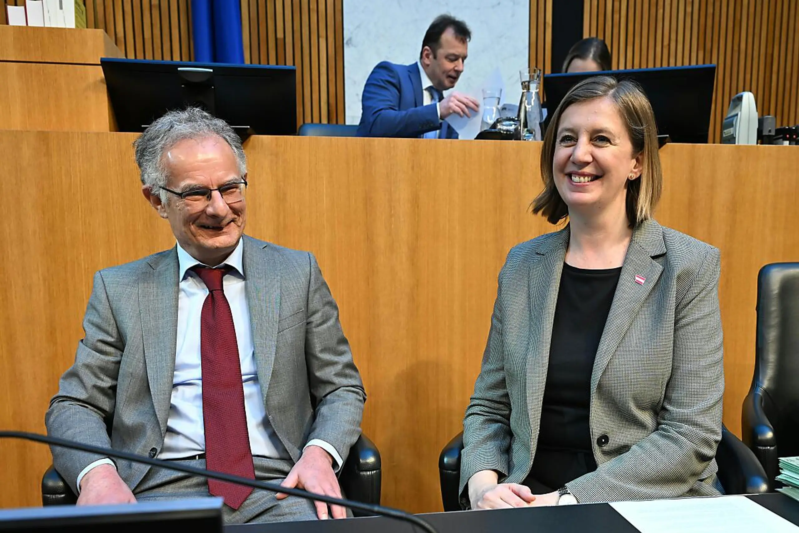 Finanzminister und Finanzstaatssekretärin verhandeln mit den Ländern