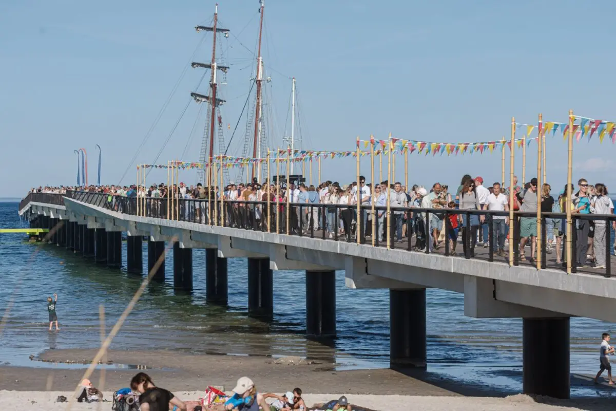 Menschenandrang bei der Eröffnung der Scharbeutzer Seebrücke