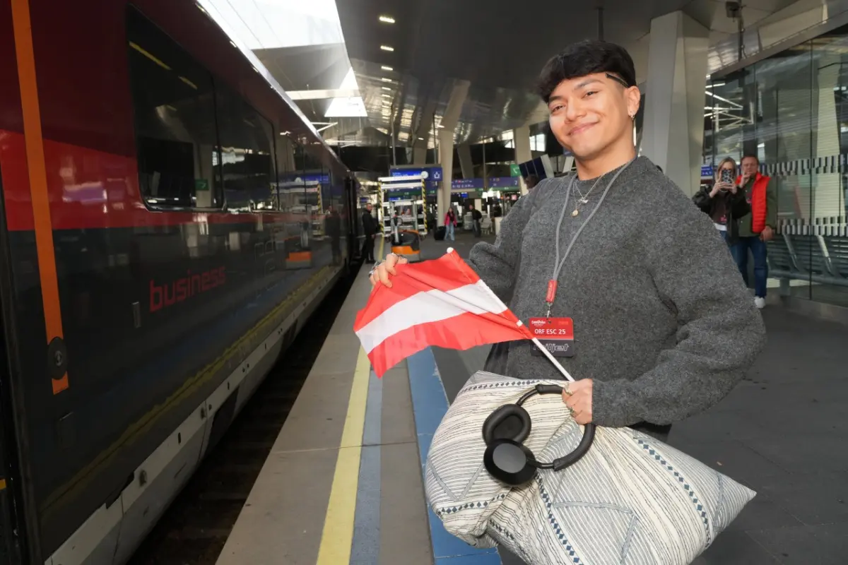 Mit Vorfreude steigt JJ in den Zug nach Basel