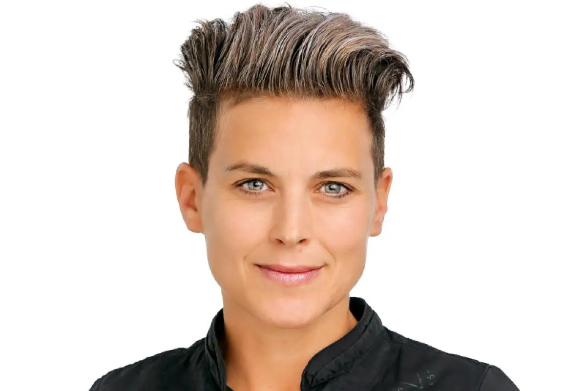 Nora Zoglauer wird für ihre Arbeit ausgezeichnet
