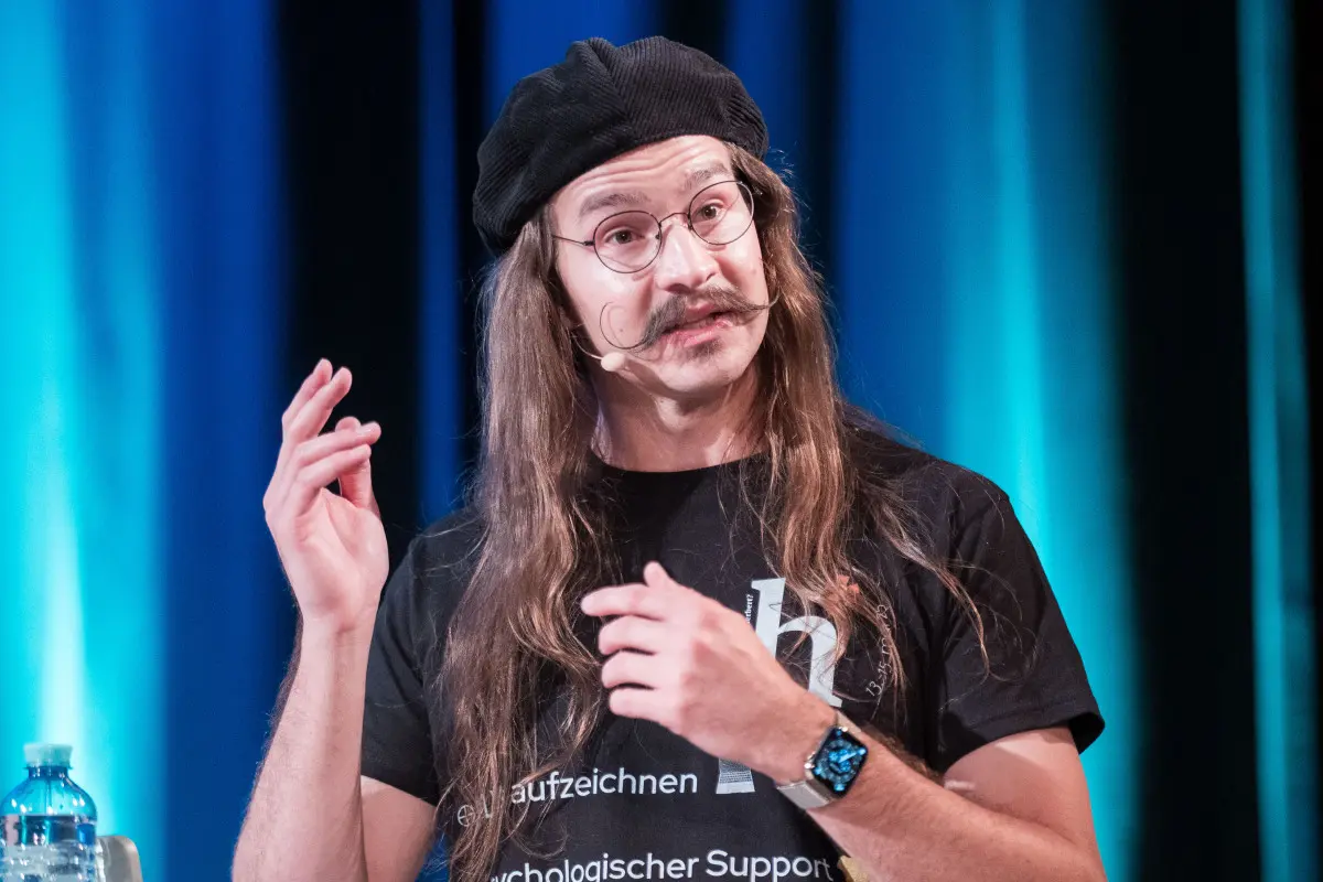 Die Liste "Who the F*ck is Herbert" setzt auf den gezwirbelten Schnurrbart von Spitzenkandidat Julian Gredinger