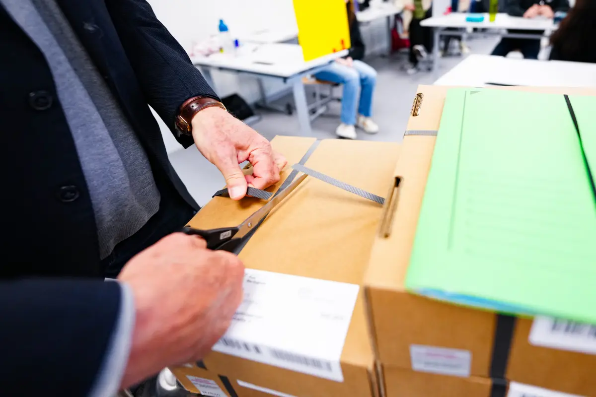 Die Arbeiten wurden eingezogen und nach einer Pause die richtigen Aufgaben ausgeteilt