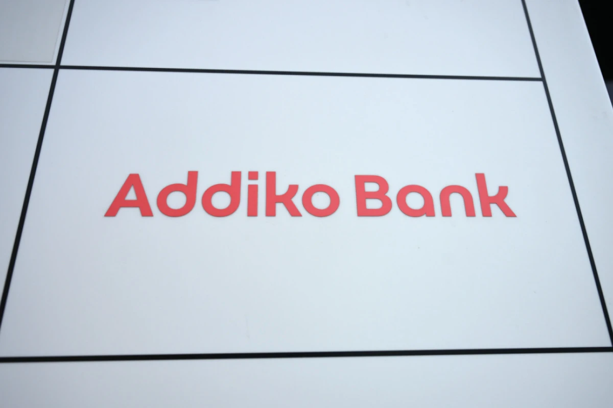 Die sinkende Zinskurve schlägt auf das Ergebnis der Bank durch