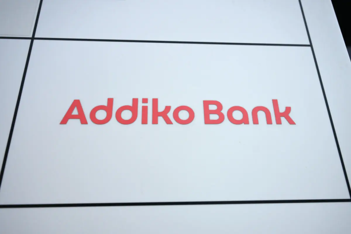 Die sinkende Zinskurve schlägt auf das Ergebnis der Bank durch