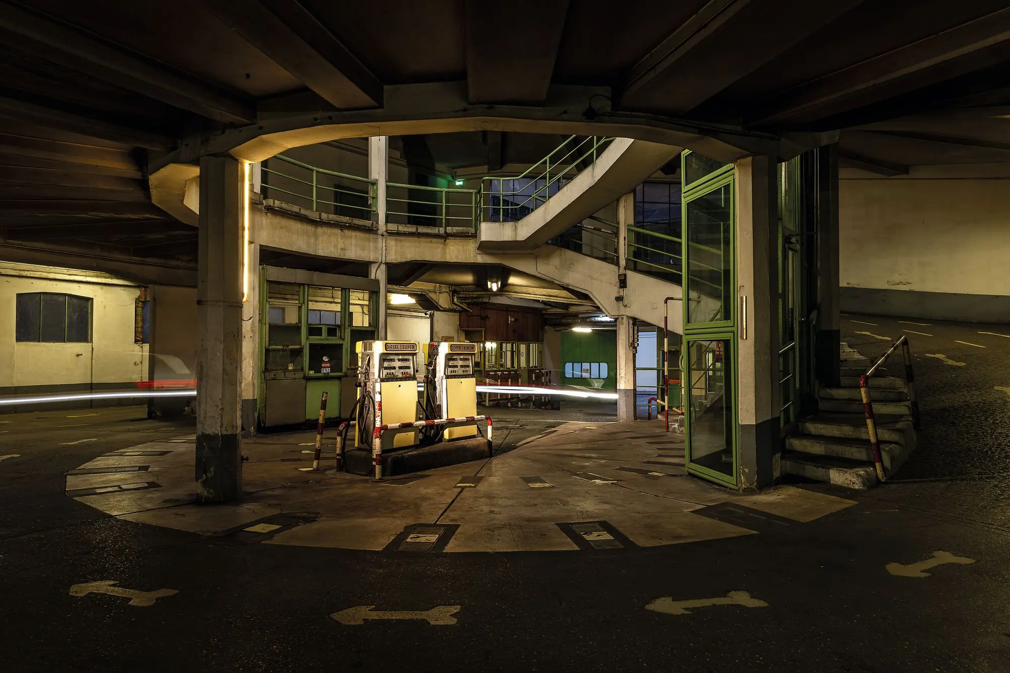 Zum Ende der Astoria Garage