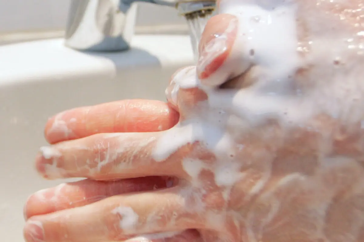 Problematische Stoffe gelangen beim Händewaschen in die Umwelt