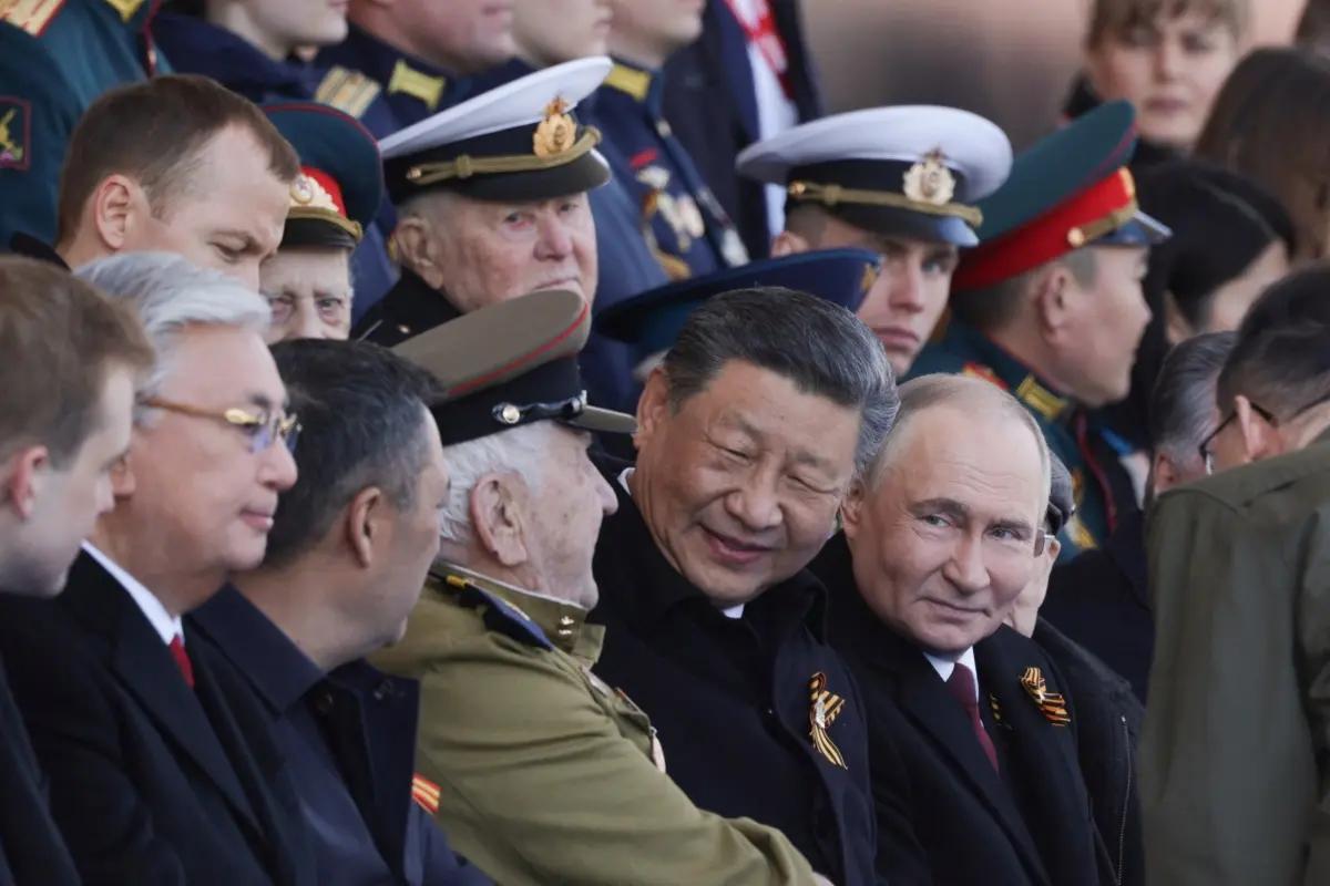 Putin mit Xi Jinping bei der Militärparade