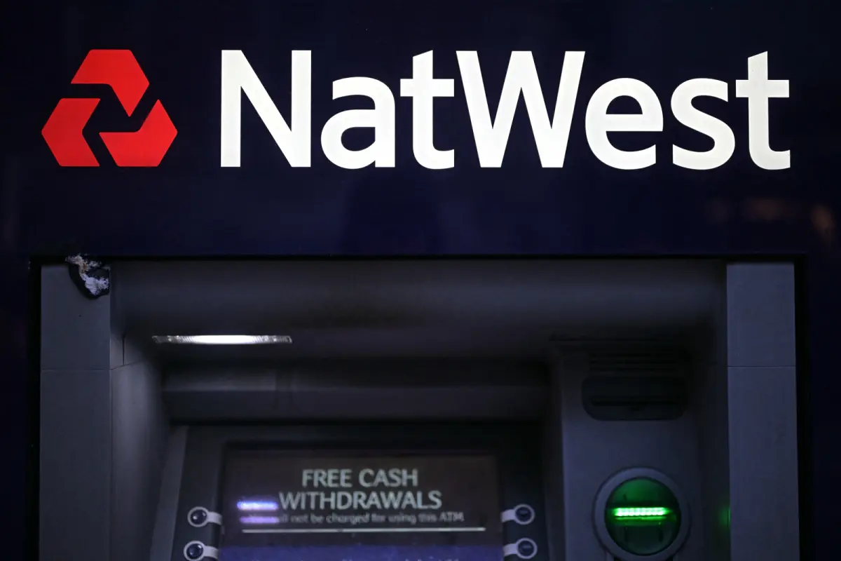 Angebot des Konkurrenten NatWest über rund elf Milliarden Pfund (rund 13 Milliarden Euro) für britische Privatbank abgelehnt