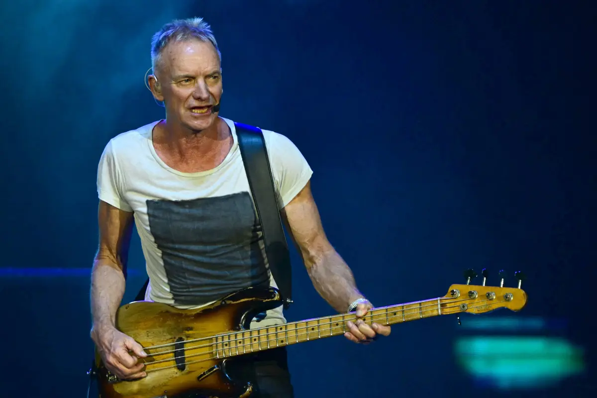 Sting präsentiert sich nach 50 Jahren auf der Bühne erstaunlich fit