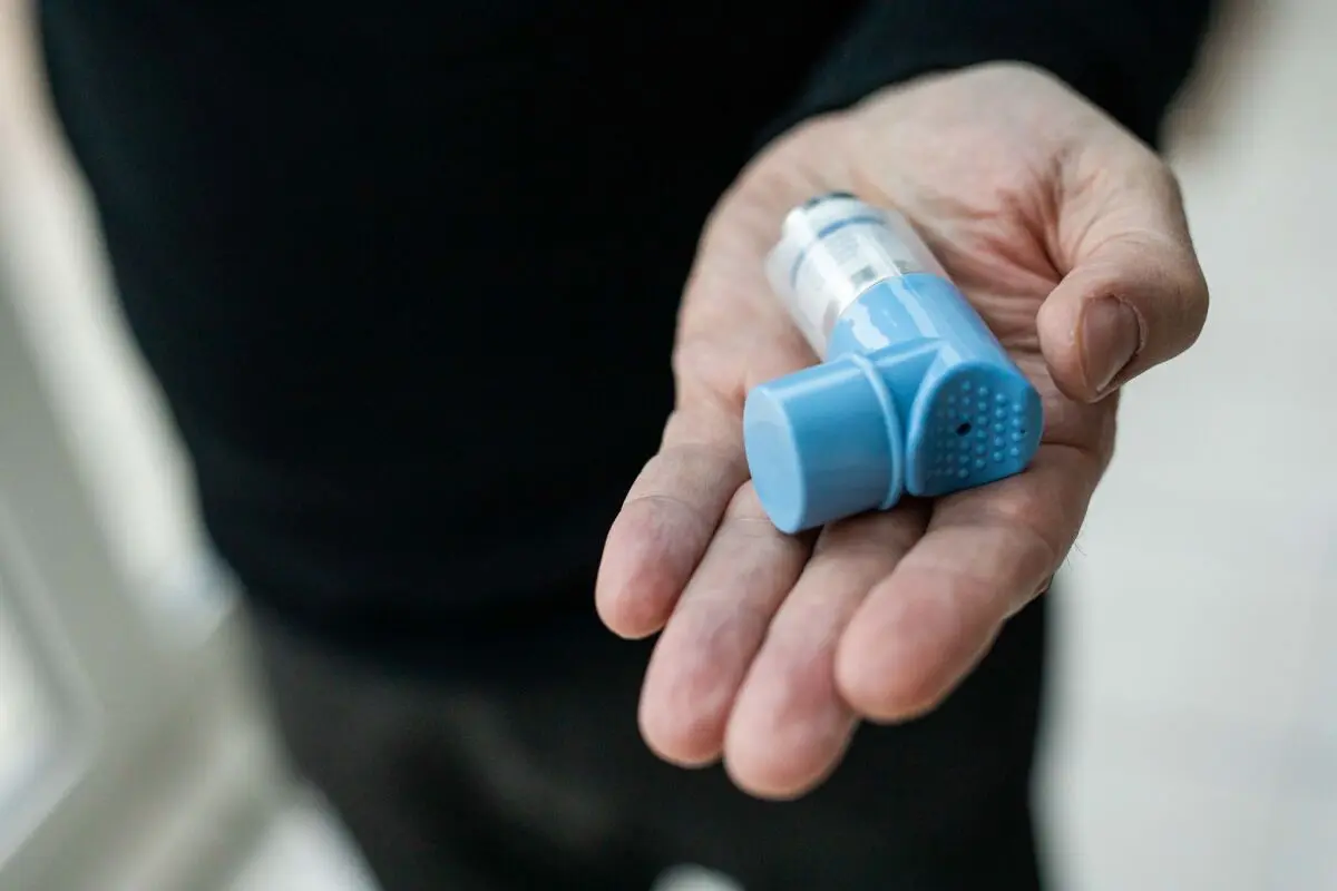 ++ ARCHIVBILD ++ Asthma bronchiale kann mit dem Inhalator behandelt werden
