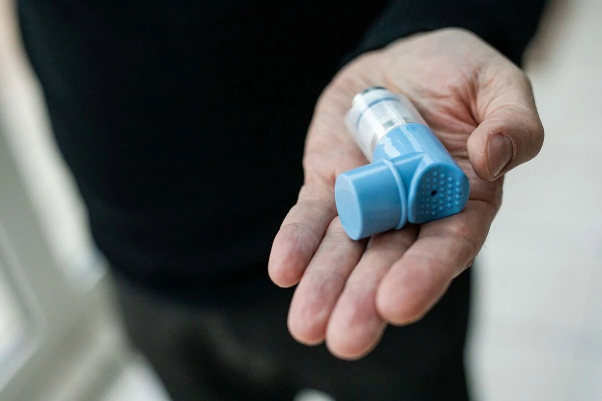 ++ ARCHIVBILD ++ Asthma bronchiale kann mit dem Inhalator behandelt werden