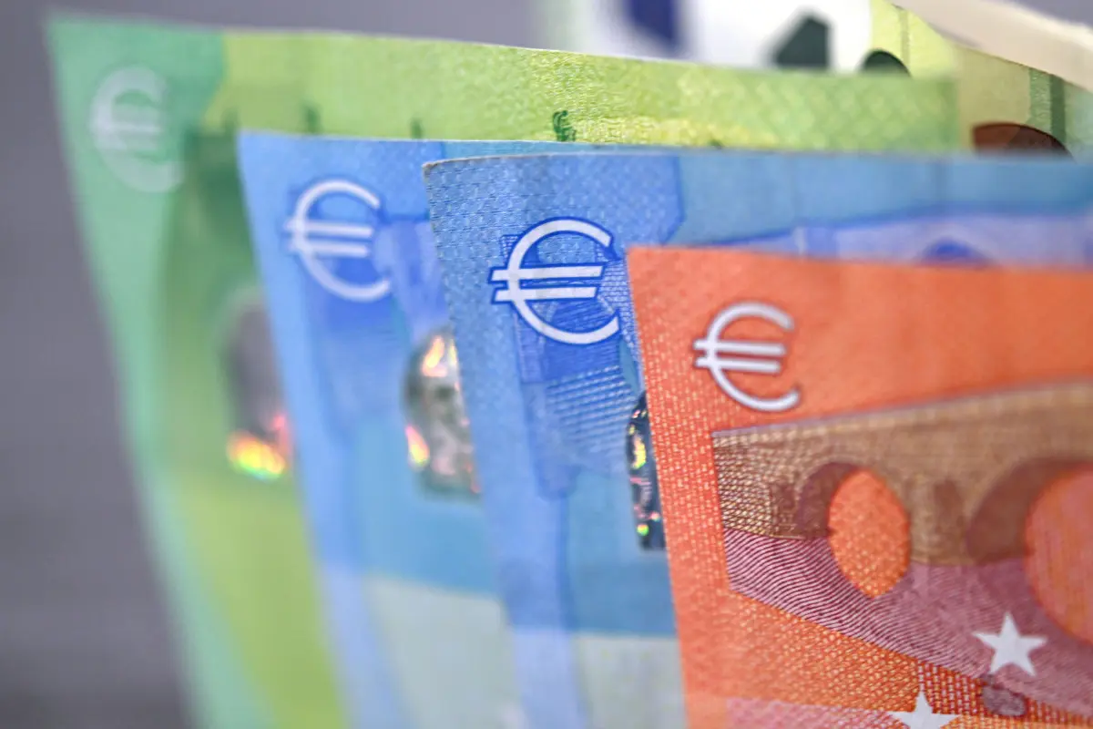 Im ersten Quartal stiegen die Erlöse bereinigt um Wechselkurs- und Portfolioveränderungen um 6 Prozent auf 450 Mio. Euro