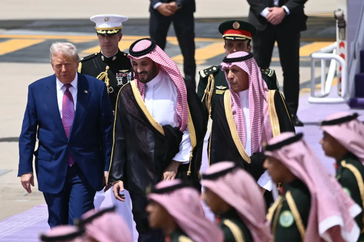 Trump mit dem saudischen Kronprinzen bei seiner Ankunft in Riad