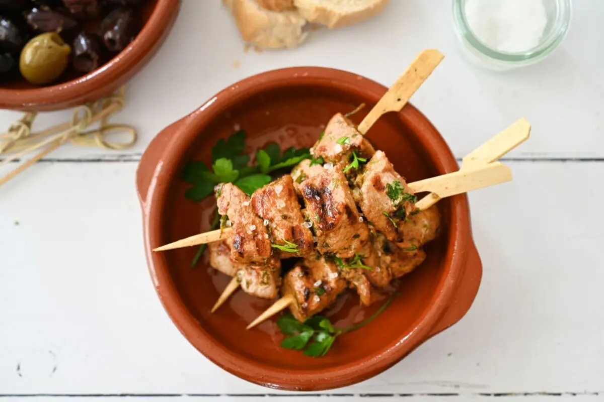 Pinchos Morunos gehören in spanischen Bars zu den gängigen Tapas