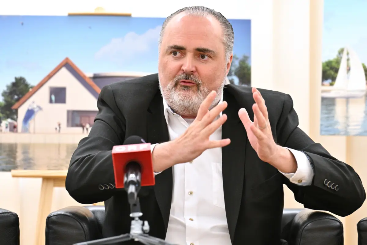 Doskozil bei seinem ersten öffentlichen Auftritt nach Kehlkopf-OP