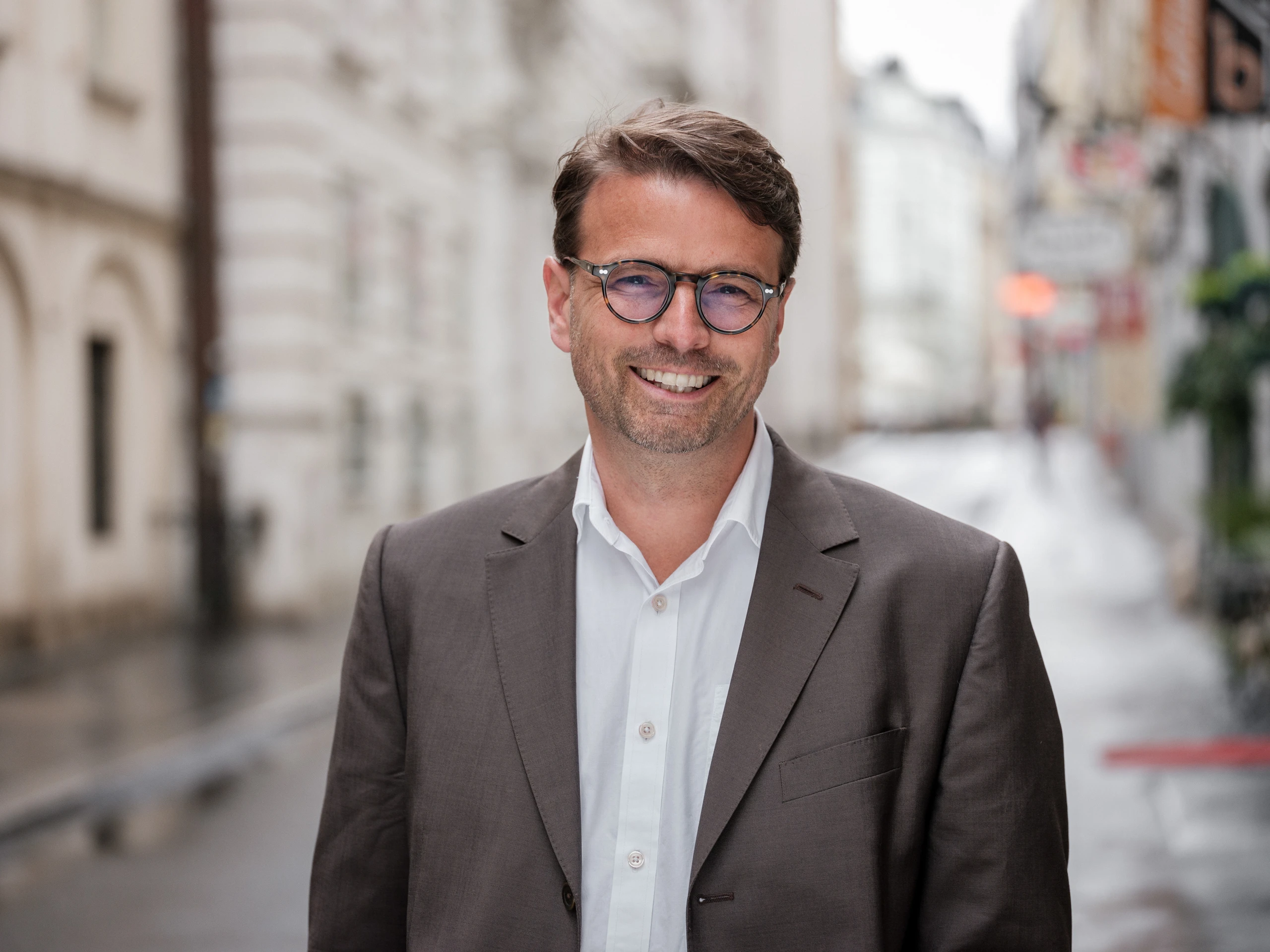 © Stefan Gergely Blurred image background