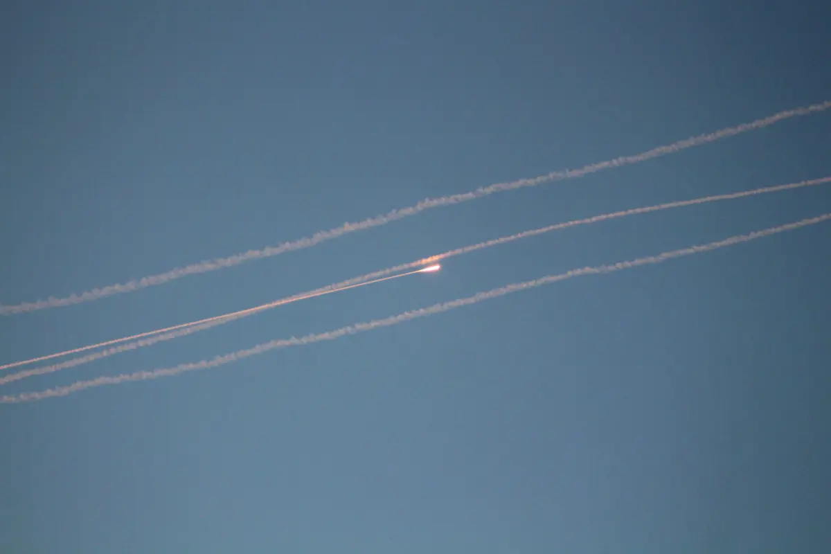 Rauchschwaden einer Rakete (Archivbild)