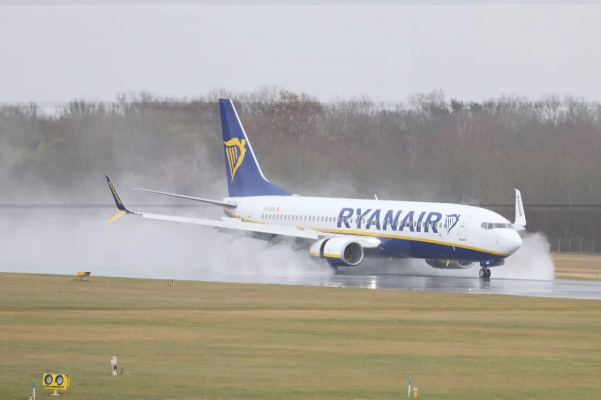 ++ ARCHIVBILD ++ Ryanair mit weniger Gewinn