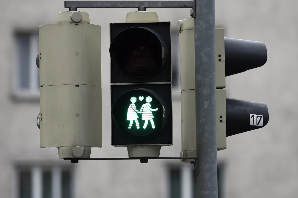 Gleichgeschlechtliches Ampelsujet in Wien