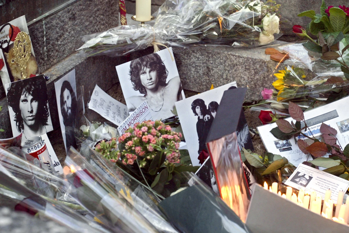 Grab von Jim Morrison ist bis heute Pilgerstätte der Fans