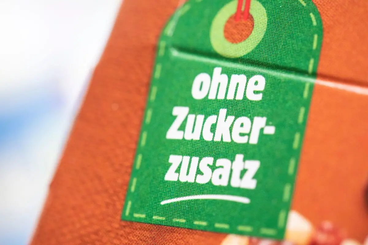 ++ ARCHIVBILD ++ "Ohne Zuckerzusatz" klingt gesund - sagt aber wenig über den tatsächlichen Zuckergehalt aus
