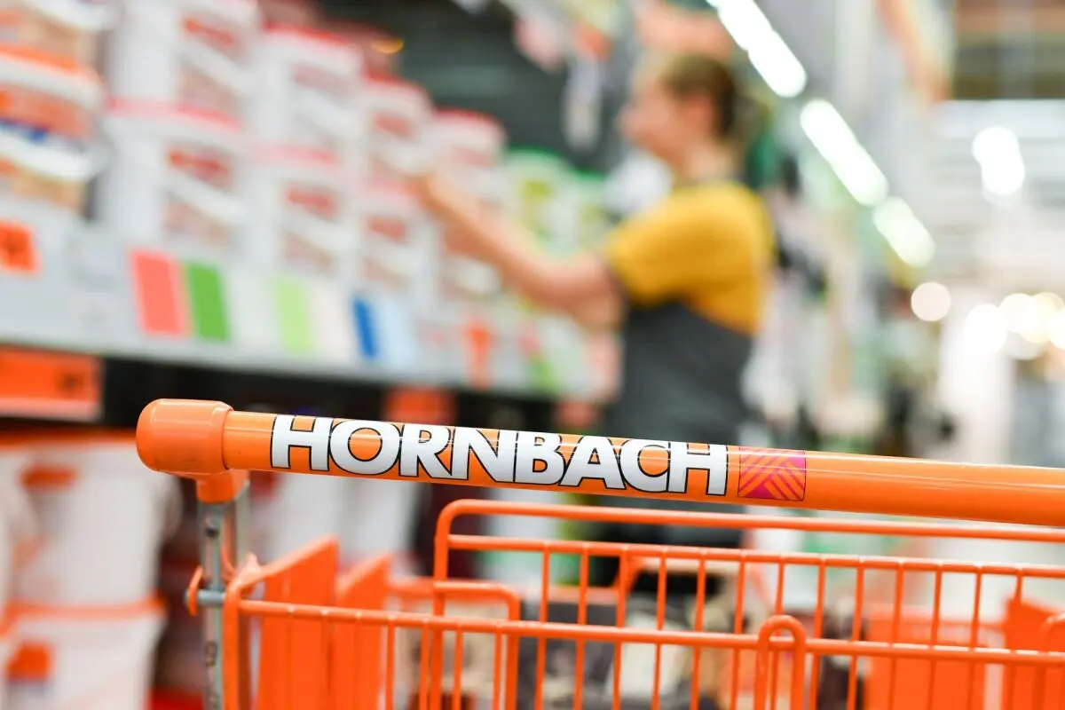++ ARCHIVBILD ++ Rund um höhere Gehälter und maue Kauflaune