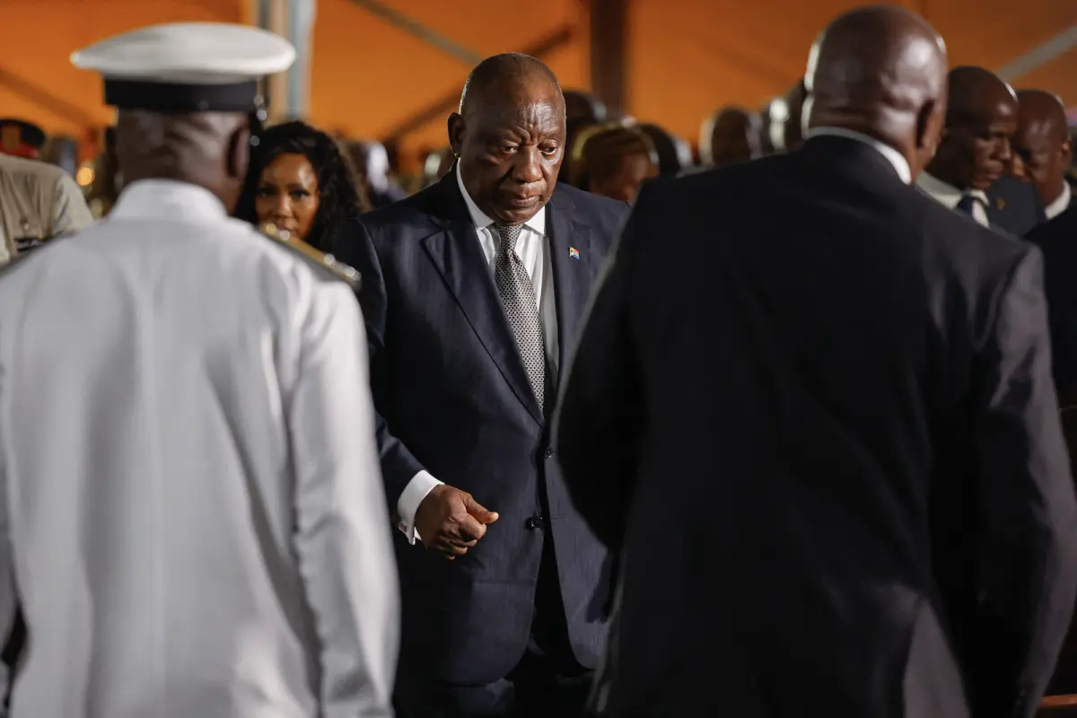 Südafrikas Präsident Cyril Ramaphosa (Mitte).